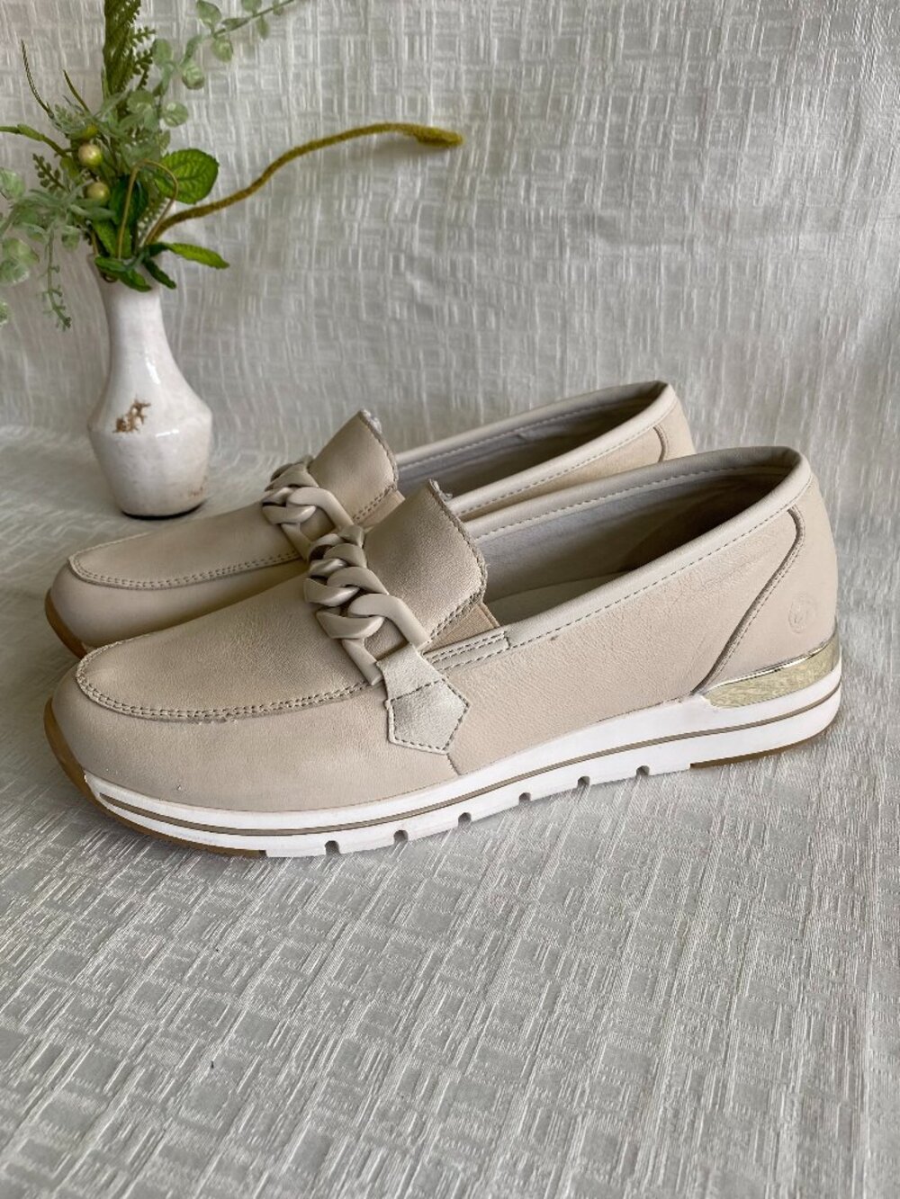 Remonte Ecru Leather Chain Loafers Metallic Heel Detail Size 40 US 9 9.5
